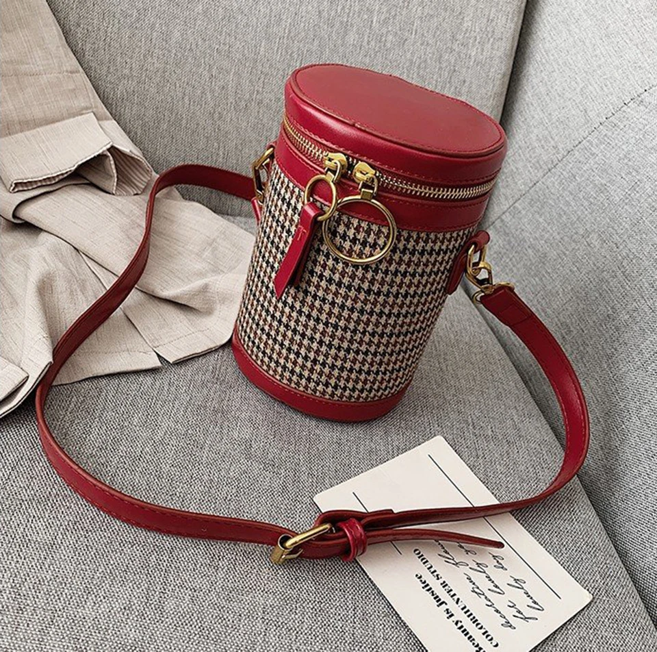 Женская сумка мешок через плечо мессенджер в клетку модная однотонная сумочка