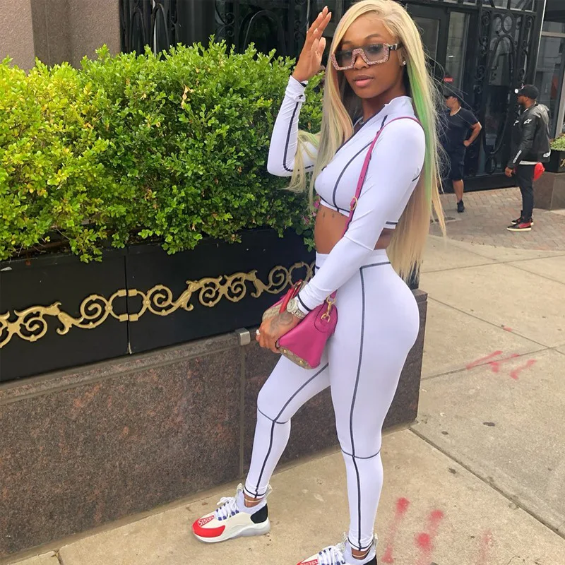 Женский спортивный костюм черная футболка в полоску с длинным рукавом