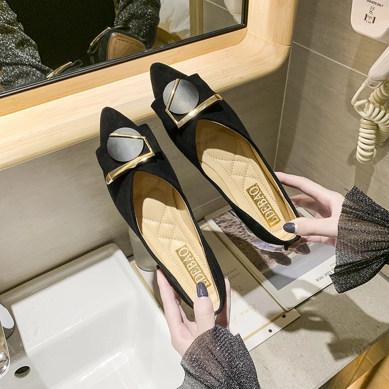 

2020 Women's Flat Shoes Metal decoration Breathable Pointed Shoes Moccasin Mixed Color Women Soft Shoe elegant Zapatos De U25-52