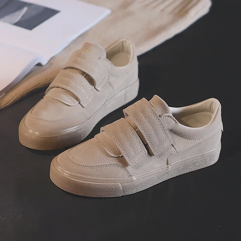 Новые весенние женские туфли на плоской подошве лоферы с круглым носком