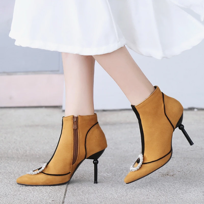 Британские короткие сапоги на высоком тонком каблуке заостренный носок для