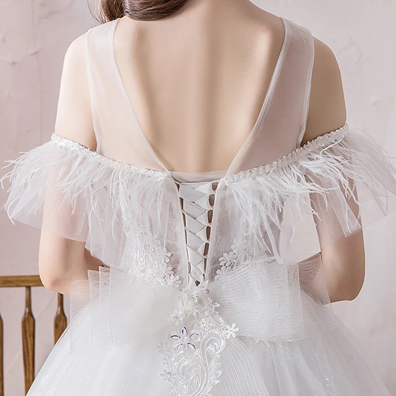 

Wedding Dress Sexy O-Neck Ruffles Short Sleeves Feathers Embroidery Floor-Length Backless Plus Size Wedding Gowns for Women G047