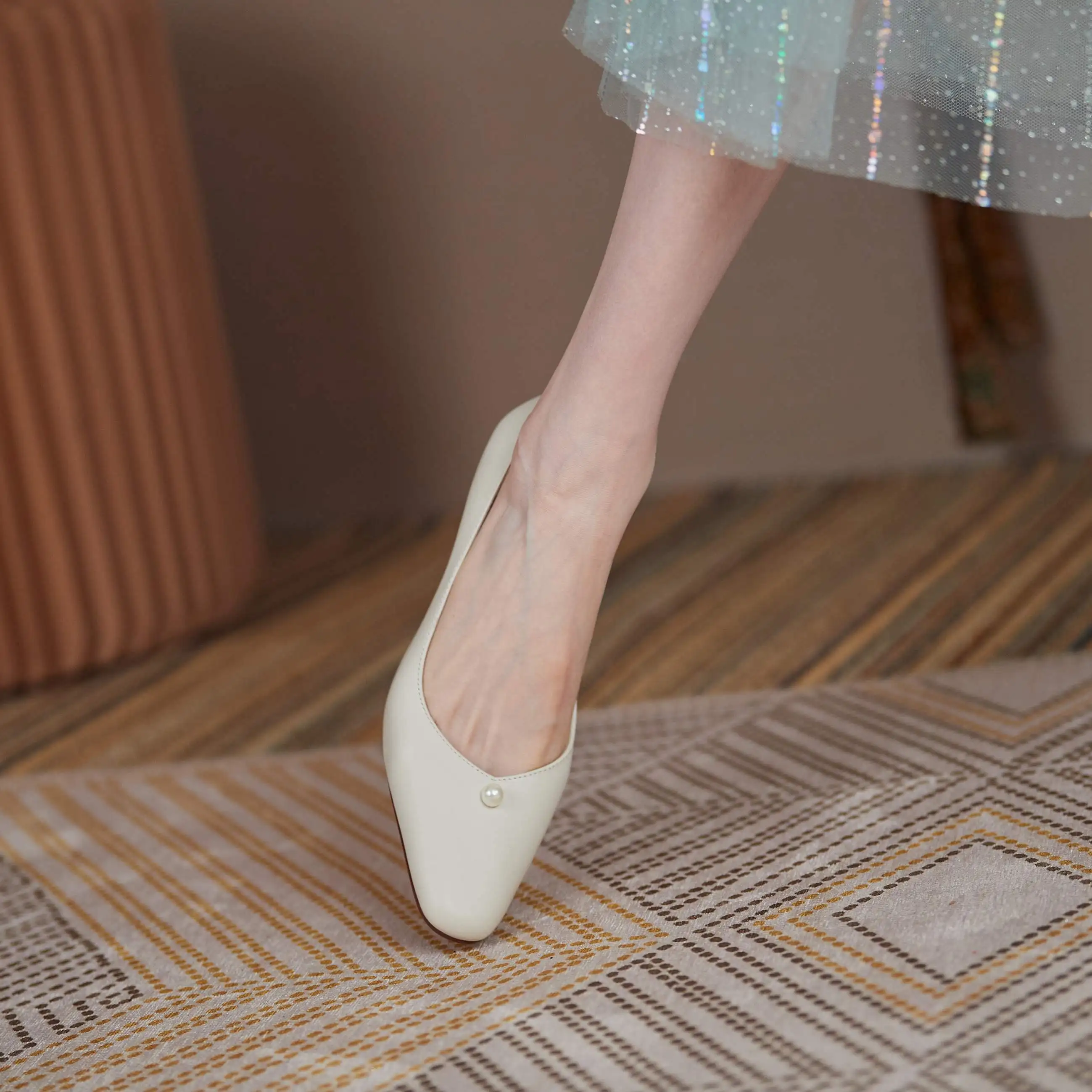 

Krazing Pot genuine leather square toe shallow med heels concise style fairly high street fashion pearl slip on women pumps L97