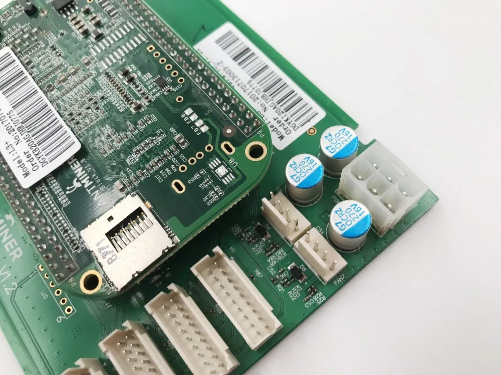 Старый ANTMINER L3 + плата управления CB4 включает в себя плату ввода-вывода и