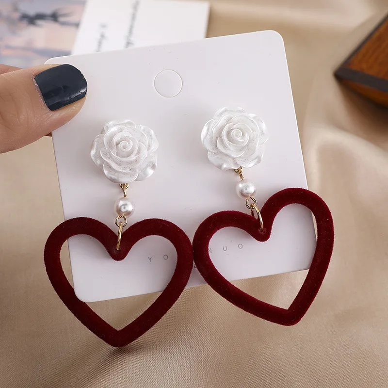 

Han Guodong door temperament velvet stud earrings hearts sunflower earrings pendants wholesale restoring ancient ways