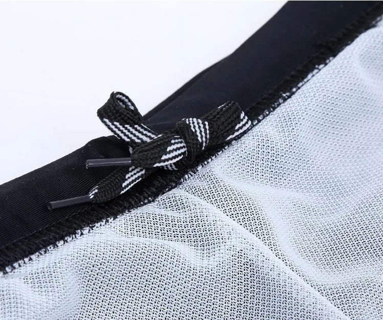 Мужские плавки больших размеров черного и белого цвета с рисунком из хорошей