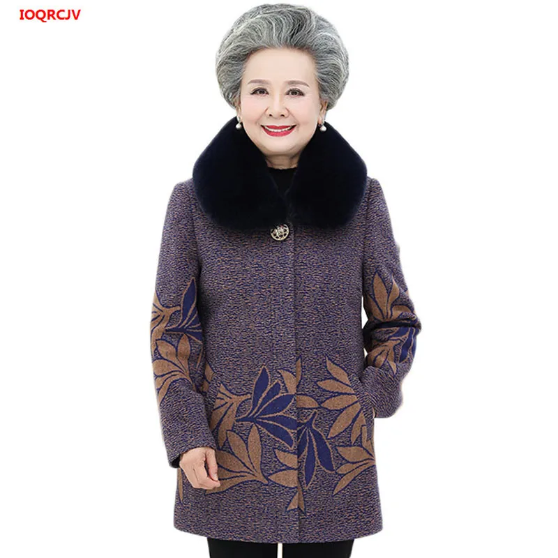 Женское зимнее шерстяное пальто среднего возраста с меховым воротником и
