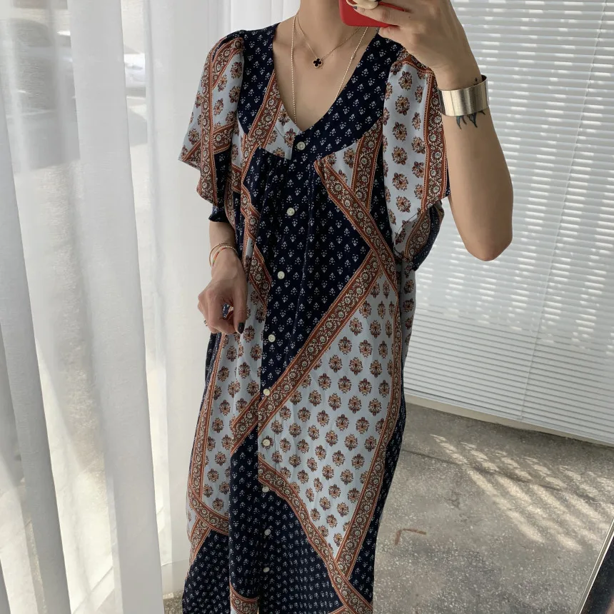 

Асимметричный длинный пляжный сарафан с V-образным вырезом и принтом для весны и лета