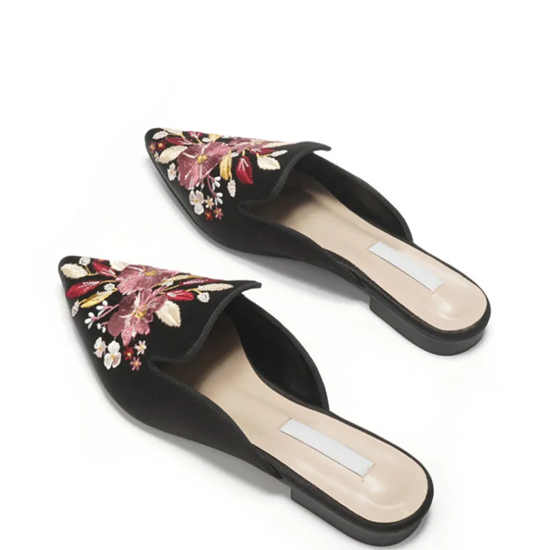 

Women's embroidered Muller shoes 2020 summer new low-heeled lazy sandals classical satin embroidery pointed toe flat slippers