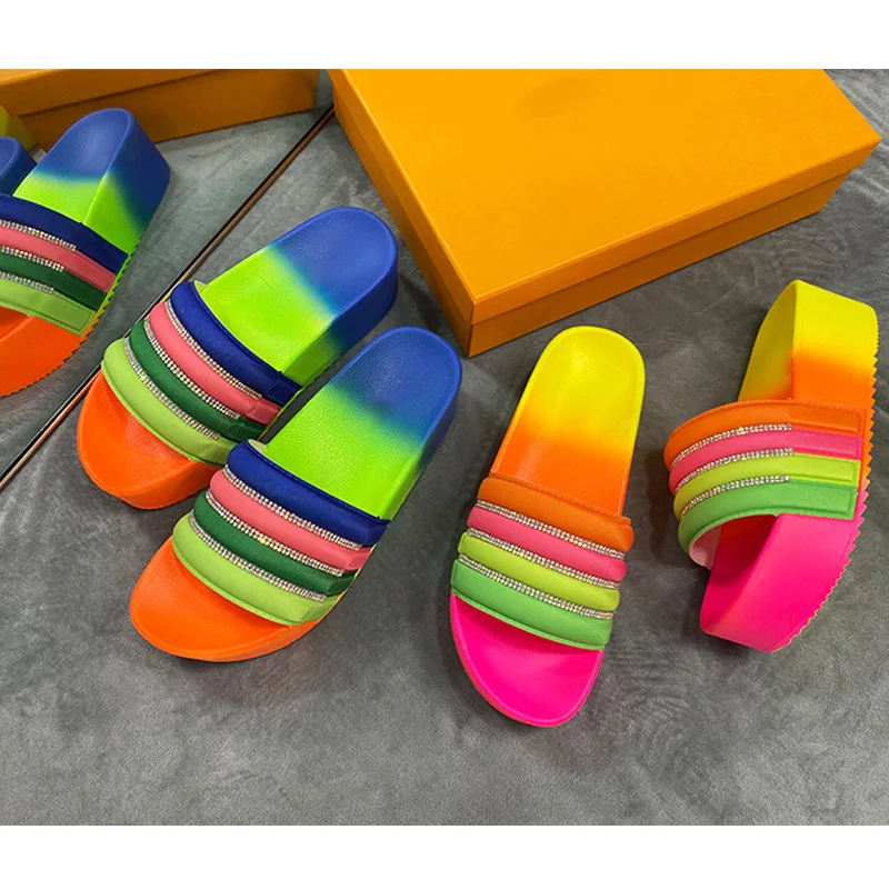 Шлепанцы стразы женские радужные пляжные сандалии с бриллиантами для дома и