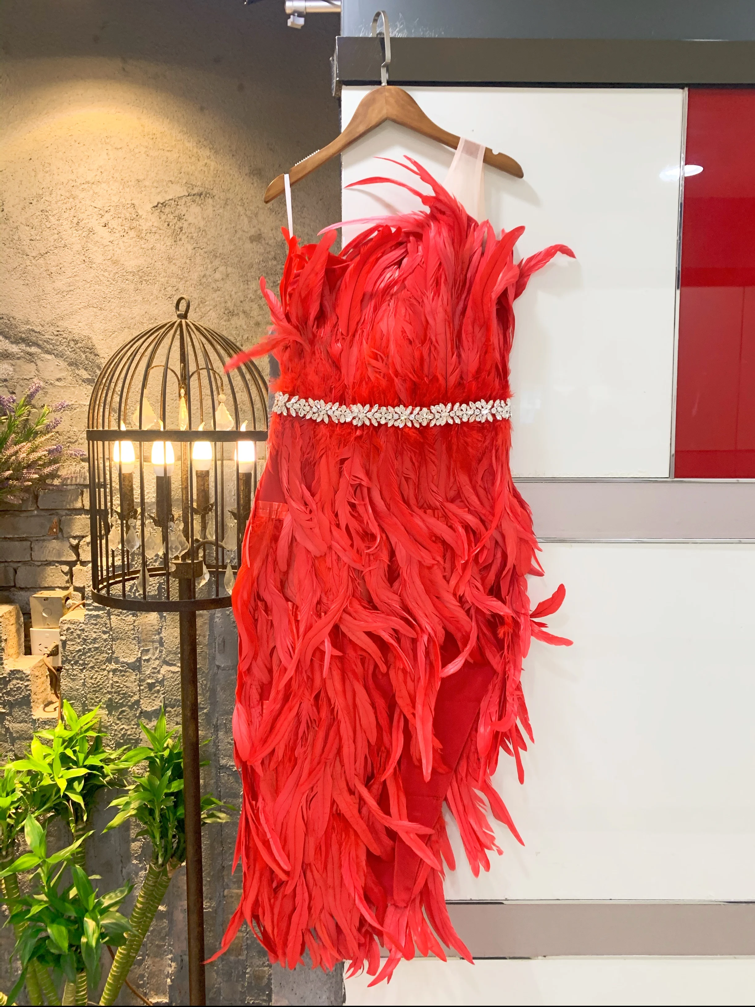 

Red Feathers dresses for women V-Neck sexy Open Fork One-Shoulder Beading Celebrity night Club Party designer dresses runway