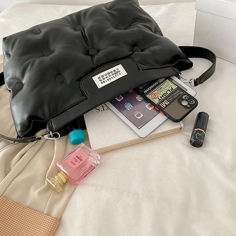 

YILIAN 2021 new Chaoyun Space Cotton Pillow Bag Large Capacity Women's Bag Crossbody Bag