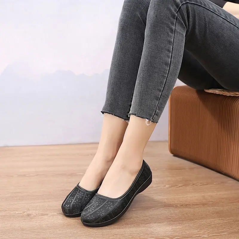 

Cheap Corcise Work Rain Shoes Female Kitchen Waterproof Oil-proof Slip On Loafers Flats Women Cornice Low Top Rain Overshoes