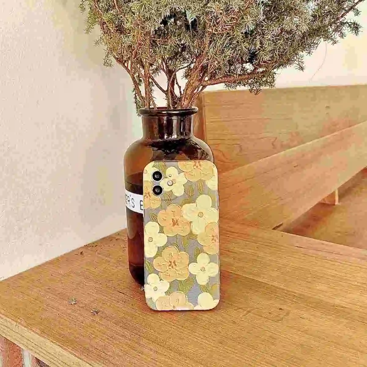 

Small yellow flower mobile phone case for iPhone7 8 X XS XR 11 12 and other series