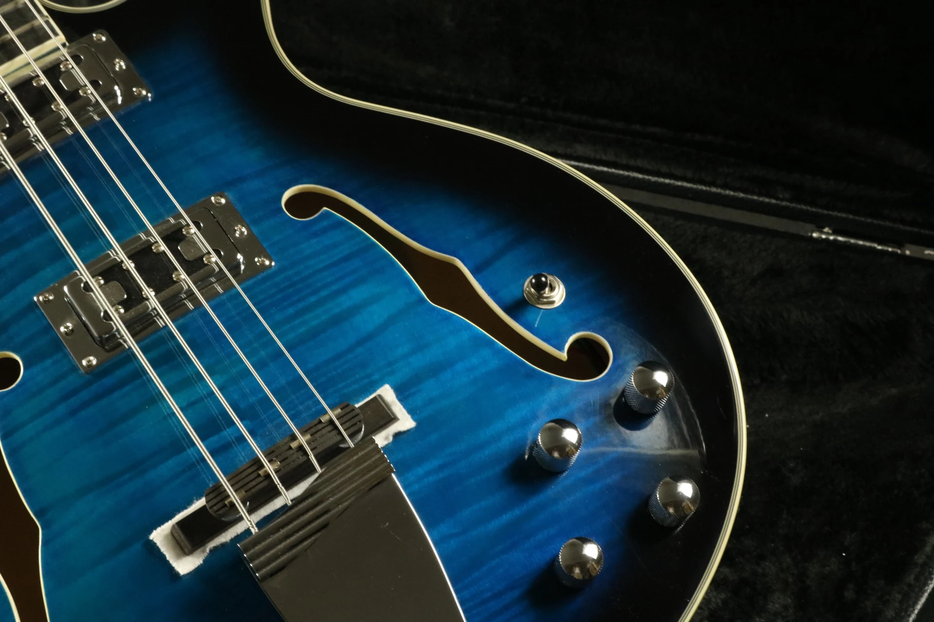 Качественный полый корпус 4 струны электрогитары Гитара пламенный клен верхний