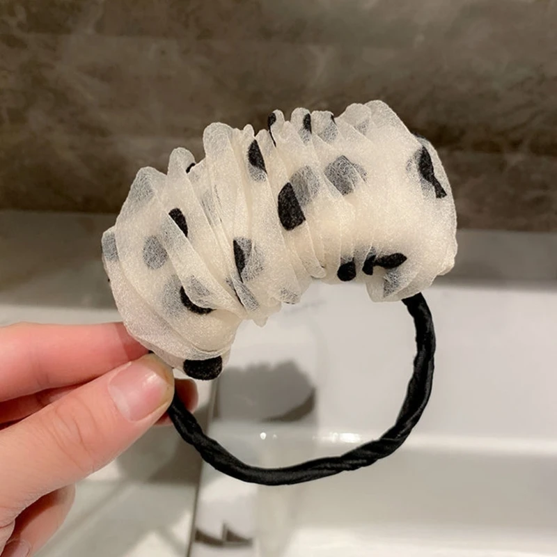 Элегантная французская выкрученная прическа в пучок бывшая легкая ленивая