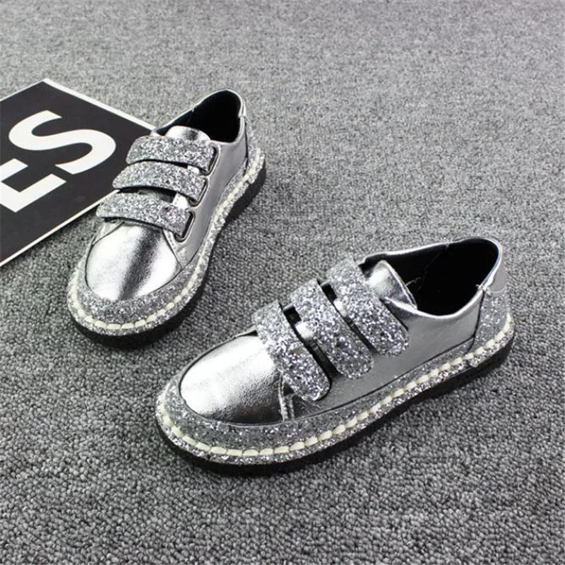 Модные женские кроссовки на плоской подошве красные черные серебристые туфли