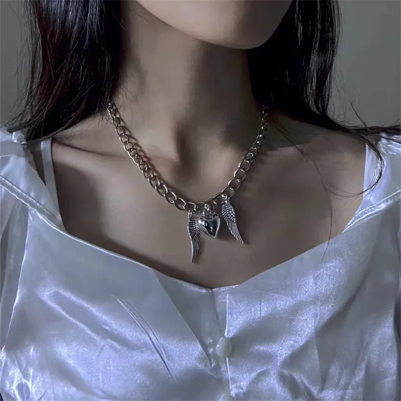 

Goth Metal Love Heart Wings Pendant Chain Choker Necklace For Women Men Egirl Vintage Harajuku Hip Hop Punk Cool Trendy Jewelry