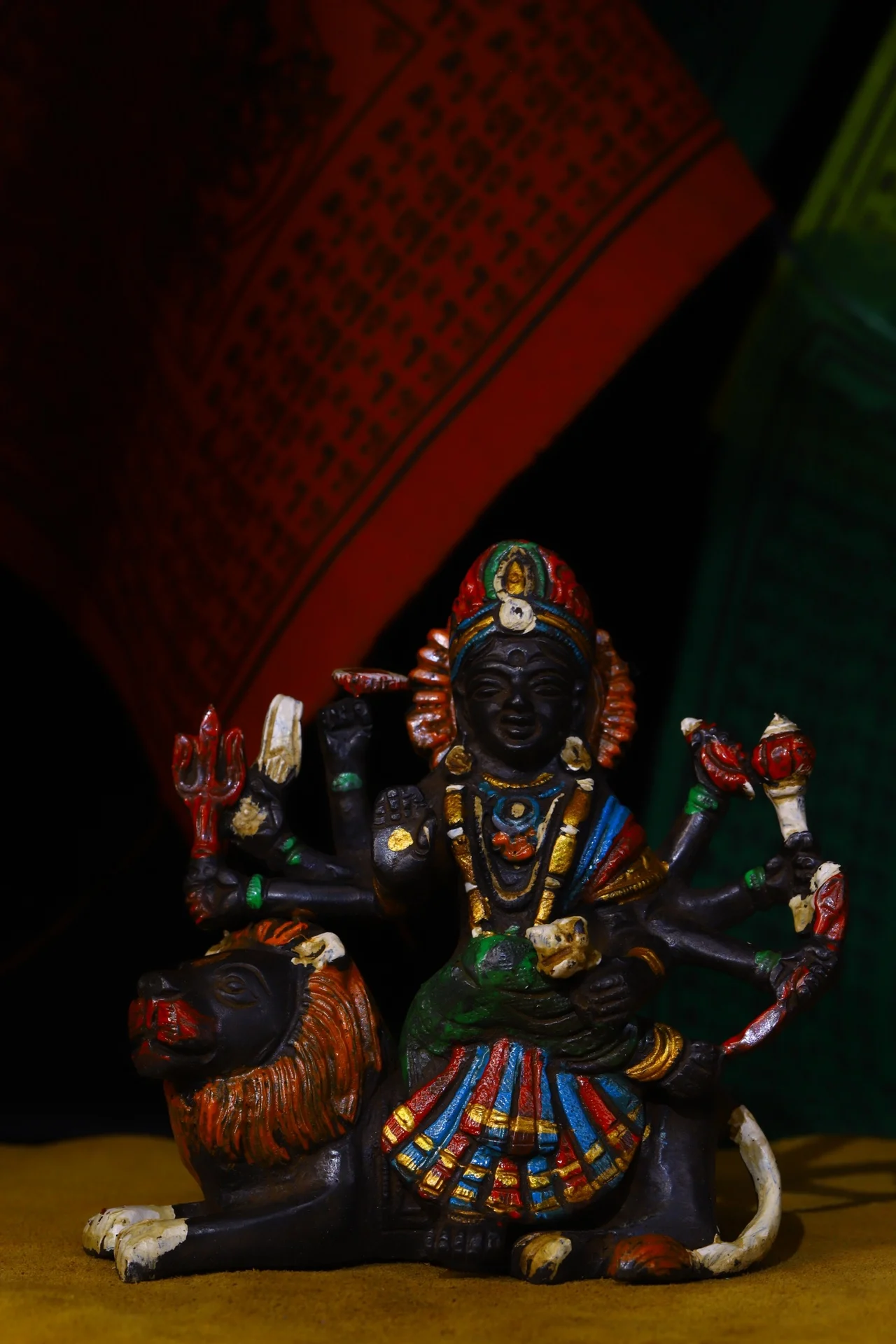 

Chinese Folk Collection Old Bronze Tracing Twenty-one Tara Bodhisattva Riding a lion statue Sitting Buddha Ornaments Town House