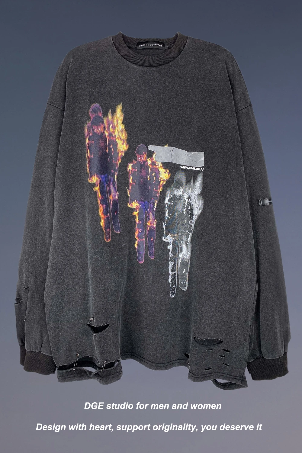 

High street do old tie-dyed hole pin long sleeve t-shirt loose hip hop sweater ins tide coat men and women