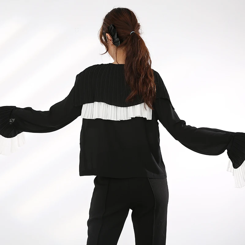 

[EAM] Loose Fit Black White Pleated Cuff Jacket New Round Neck Long Sleeve Women Coat Fashion Tide Spring Autumn 2021 1DA44101