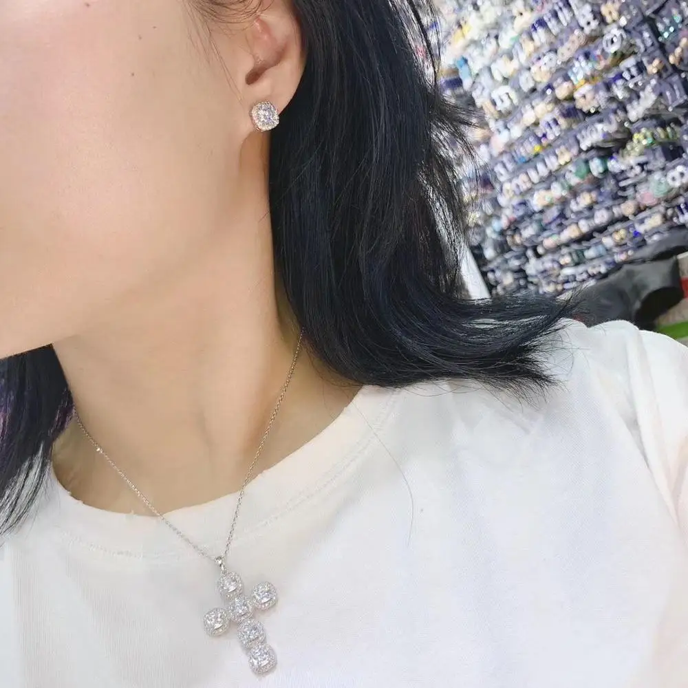 Элегантные свадебные серьги гвоздики в виде креста с кубиками циркона класса ААА