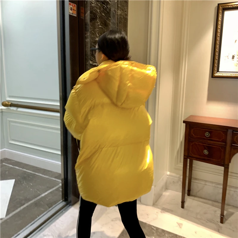 Женский пуховик с воротником-стойкой однотонная черная или белая свободная