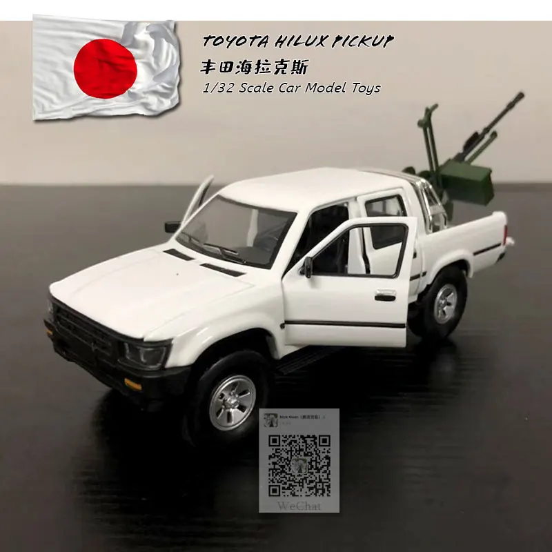 1/32 масштаба звука & светильник Модель игрушка автомобиля TOYOTA Hilux с оружием Пикап