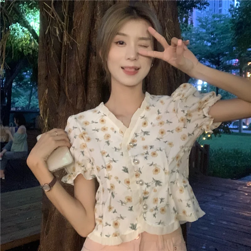 Женская рубашка с V-образным вырезом коротким рукавом и цветочным принтом