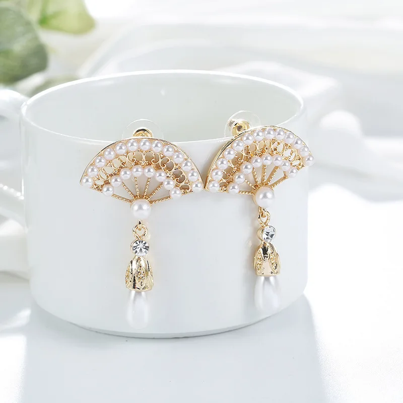 

Элегантное жемчужное ожерелье с вентилятором, свисающие серьги для женщин, серьги модные вечерние ювелирные изделия аксессуары скромная р...