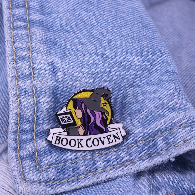 Металлическая эмалированная заколка в виде книжки ковена ведьмы брошка на