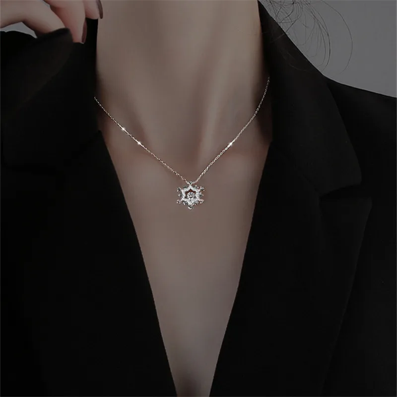 

Fashion Lady Silver Plated Necklace Female Clavicle Accessories Trendy Crystal Snowflake Pendant Necklaces For Girl Christmas