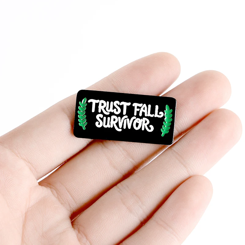 Trust Fall Survivor эмалированные булавки Компания команда здание доверие игра