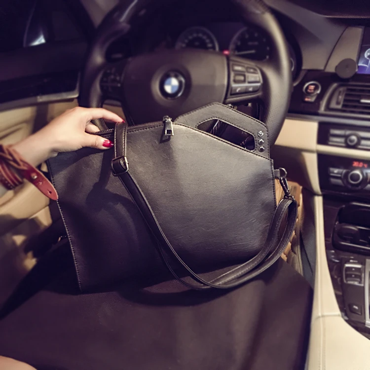 Men Rivets Handbag Male Skull Clutch street fashion leisure shoulder bag  luxury leather bag for men Free Shipping