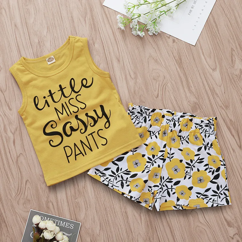 Эксклюзивная детская одежда шорты Little Miss Sassy с буквенным принтом желтый жилет