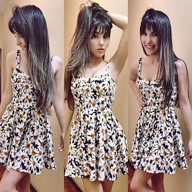 Женское плиссированное платье на тонких бретельках привлекательное с цветочным