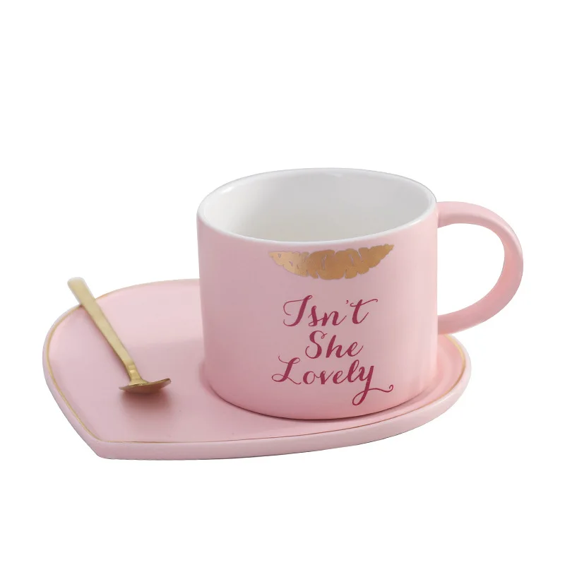 Чашка керамическая в скандинавском стиле кружка с розовым сердцем креативная