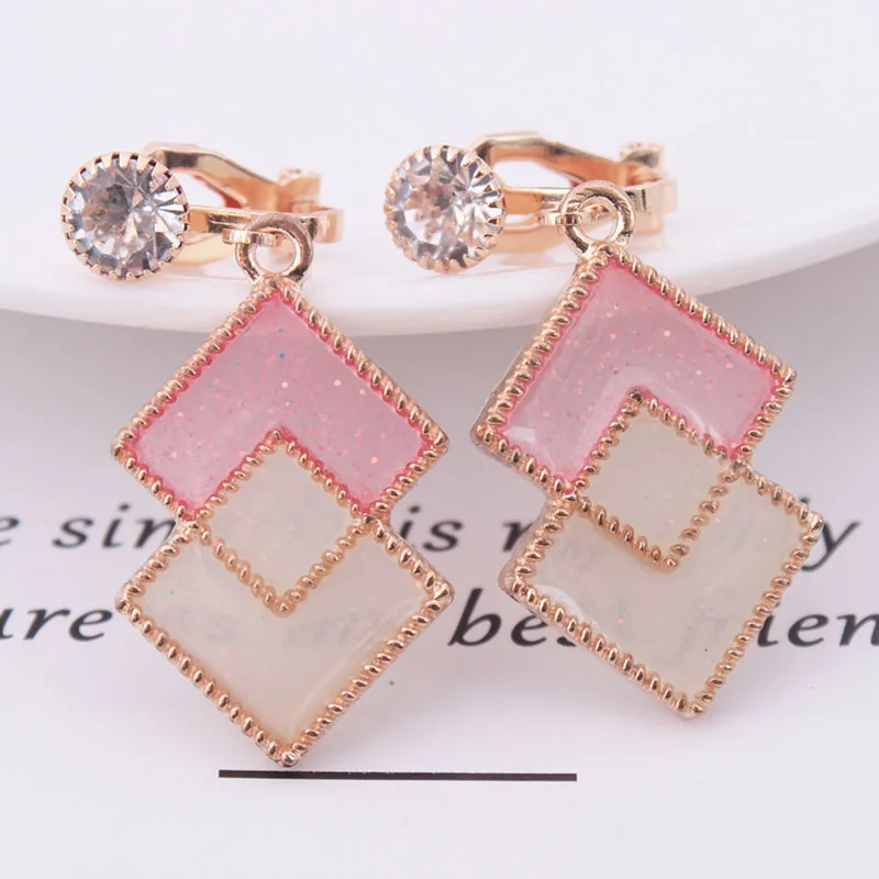 Женские серьги клипсы для ушей без проколов клипса геометрической формы модные