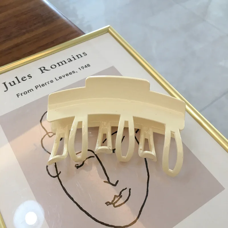 

Women Large 8.8cm Hair Claws Plastic Resin Hollow Clamp Grasps Solid Color Hair Crabs Lady Hairpin Headwear Accessories