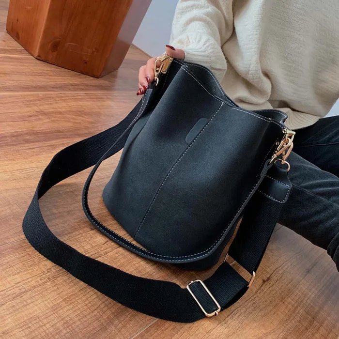 

Fashion Wide Strap Crossbody bags for women handbag big capacity Luxury Designer Matte PU Leather female Bucket Shoulder Bag