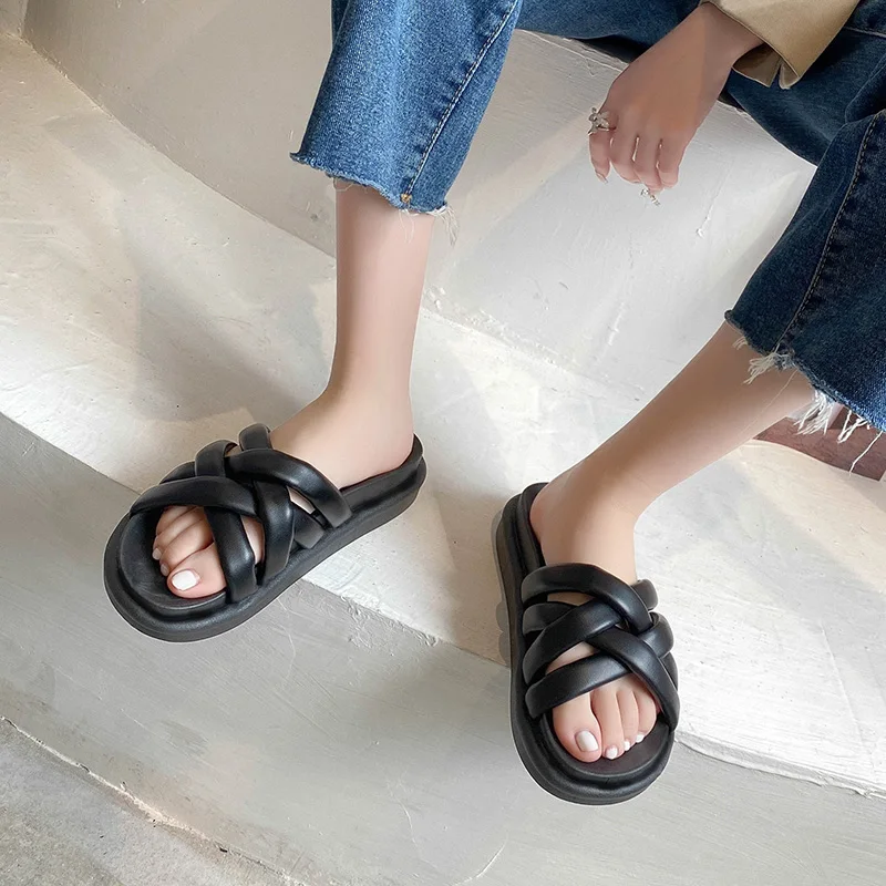

Low House Slippers Platform Shoes Woman 2021 Shale Female Beach Luxury Slides Pantofle Sabot Flat Designer New PU Fashion