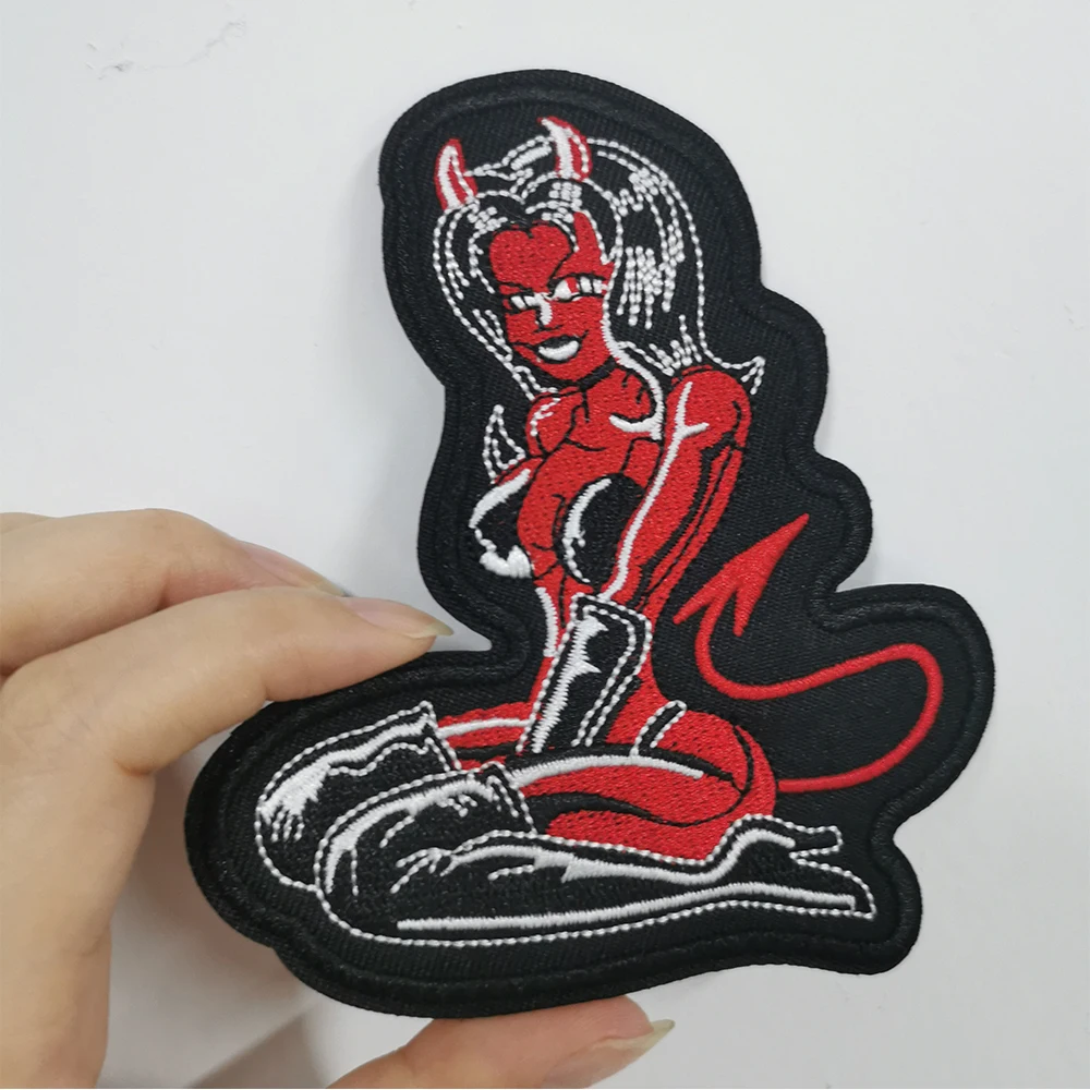 蛇魔女大闹都市 приклеивающиеся утюгом нашивки вышитая аппликация этикетка для