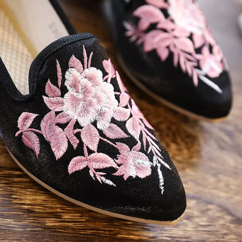 Женские холщовые Лоферы Veowalk с цветочной вышивкой на плоской подошве острым носком удобные слипоны дамские