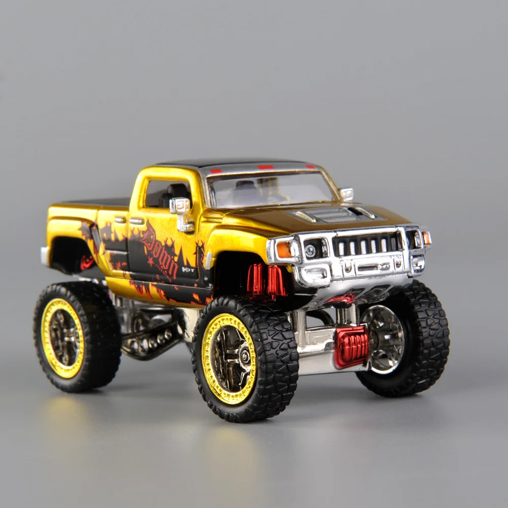 

Модель автомобиля Hummers H3T, модель 1/64 года