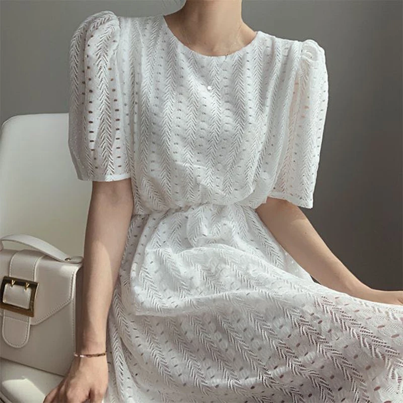 Женское кружевное платье с пышными рукавами летнее однотонное в стиле ретро