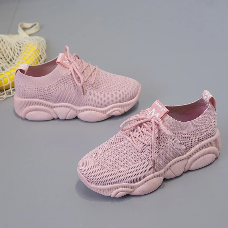 Женские розовые кроссовки с летящими тканевыми дышащими сетчатыми вставками