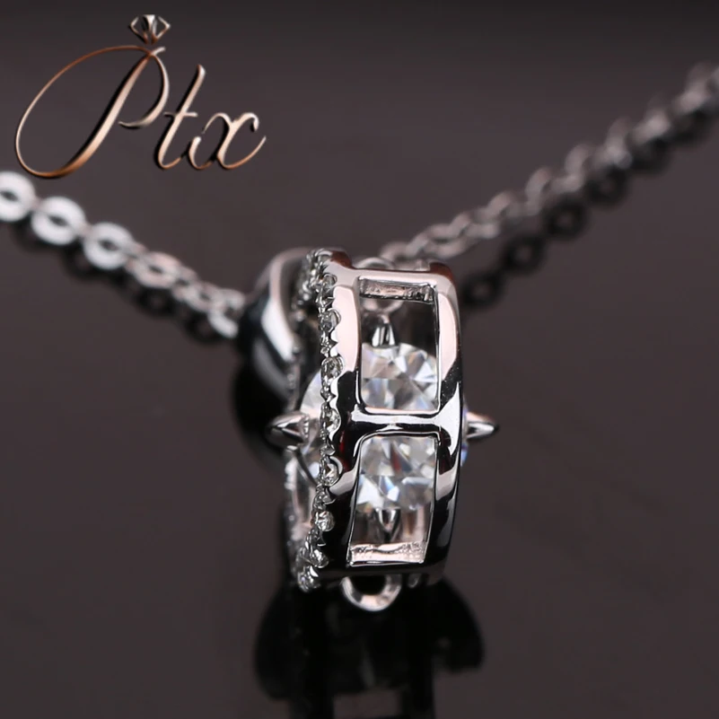 Серьги гвоздики из белого золота круглой формы с муассанитом в готическом