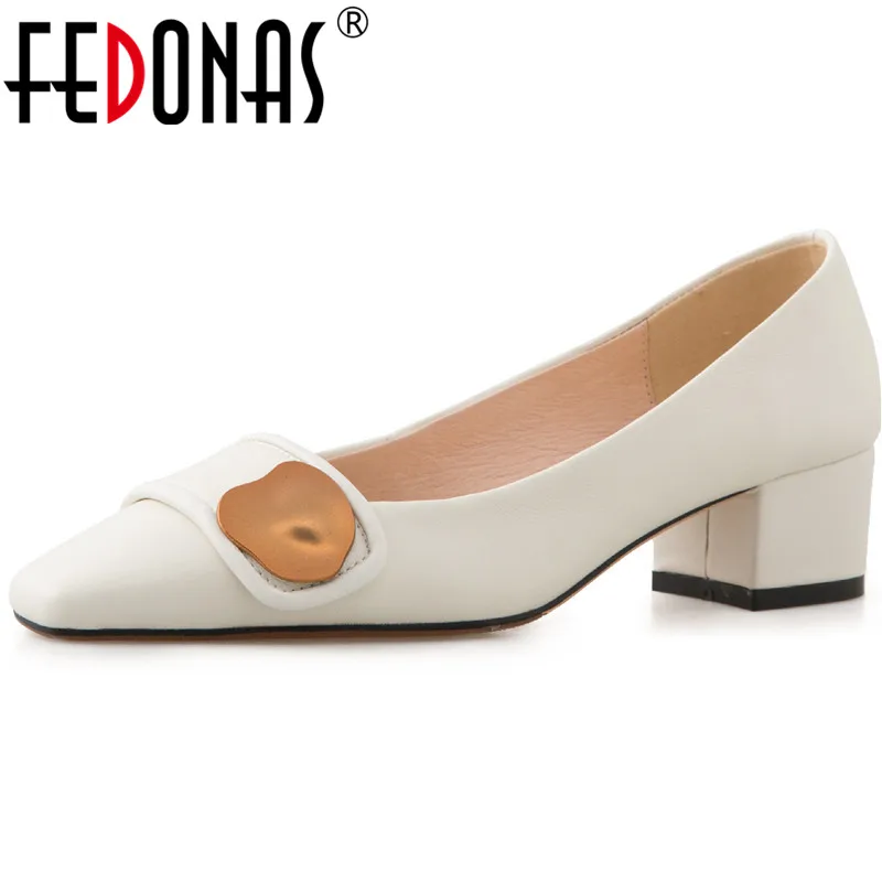 

FEDONAS/обувь с металлическим украшением; Женская обувь на каблуке; Новинка 2021 года; Туфли-лодочки с квадратным носком на высоком каблуке; Женск...