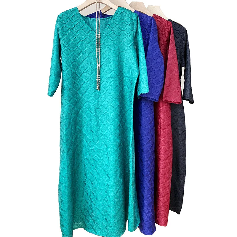 

LANMREM 2021 autumn pleated three-quarter sleeved v-neck loose red color a-line dress solid color simple cloth for women 2A2568