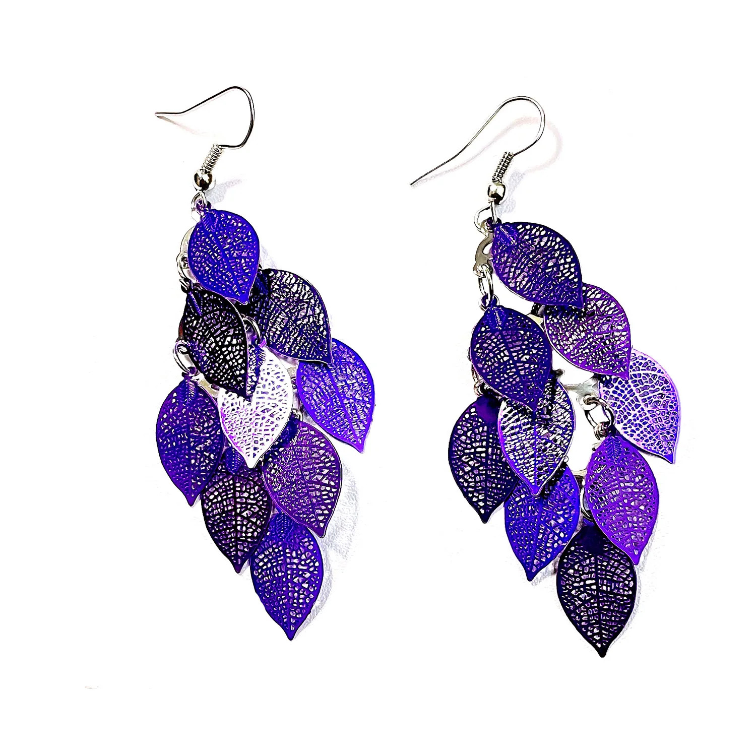 

European and American retro straight leaf earrings are popular in summer. Small fresh leaf tassel earrings are made to samples